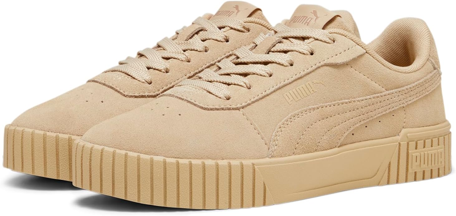 Entdecken Sie den PUMA Damen Carina Sneaker in Sanddüne – Der Inbegriff von Stil und Komfort